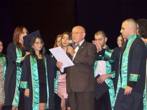 Prof. Dr. Uzel’den Genç Diş Hekimlerine Tavsiye