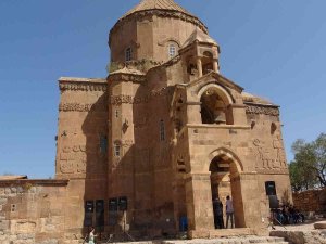 Akdamar’da Ermeni Ayinine Doğru