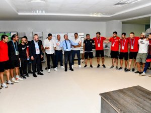 Vali Pehlivan, Yeni Mersin İ̇dman Yurdu’nun İlk Maçını İzledi