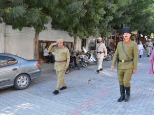 General Asım Gündüz, Emet’in Cadde Ve Sokaklarında