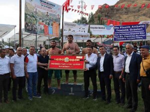 Tortum’da Altın Kemeri Kenan Gör Kazandı