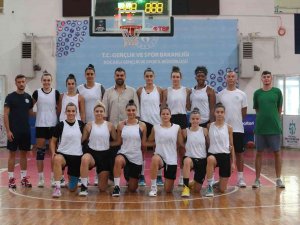 İ̇zmitli Periler, Yeni Sezon Öncesi Hazırlık Maçlarıyla Form Tutuyor