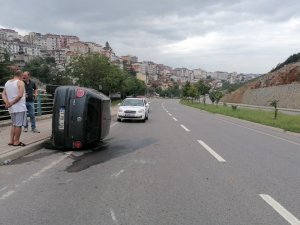 Yan Yatan Otomobilden Burunları Bile Kanamadan Çıktılar