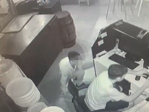4 Ayrı İş Yerini 8 Bin Tl Zarara Uğrattılar