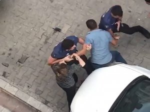 Adamın Evi Su Sızdırdı Diye Önce Komşusuna, Sonra Polise Saldırdı