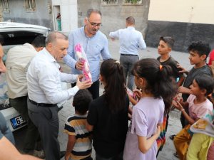 Hasta Ve Yoksulları Kapı Kapı Dolaşıyor