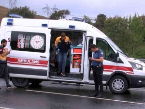 Kuzey Marmara Otoyolu’nda Islak Zeminde Kontrolden Çıkan Araç Takla Attı: 1 Yaralı