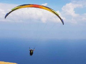 Yamaç Paraşütü Tutkunlarının Yeni Adresi Esenköy Oldu