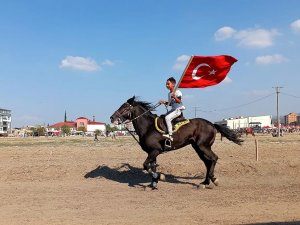 Turgutlu’da ’Rahvan At Yarışları’ Nefes Kesti