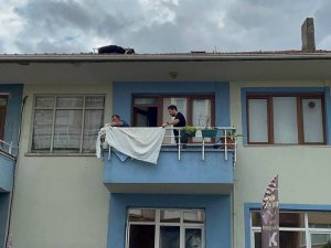 Evinin Balkonunda Ölü Bulundu