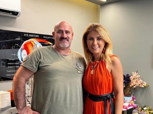 Göz Bebekleri Yere Bakan Gurbetçi İ̇zmir’de Sağlığına Kavuştu