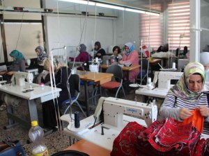 Kadınlar İş Sahibi Olmak İçin Kurslarda Ter Döküyor