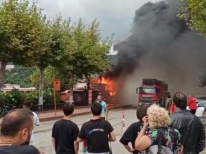 Amasra’da Yangın: 2 Kafe Ve 3 Büfe Küle Döndü