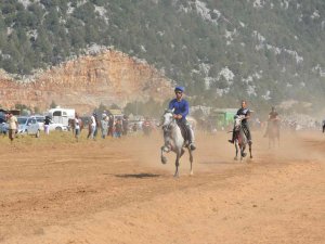 Antalya’da Rahvan Atlar Nefes Kesti