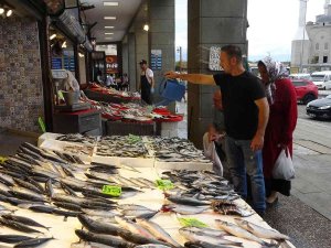 Tezgâhlar Yavaş Yavaş Şenlenmeye Başladı