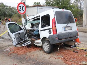 Bolu’da, Hafif Ticari Araç Gişelerde Beton Bariyere Çarptı: 3 Ölü 1 Yaralı