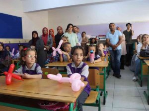 Okula Yeni Başlayan Miniklerin İlk Gün Heyecanı