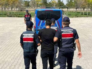 Uyuşturucudan Aranan Şahıs Jandarma Tarafından Yakalandı