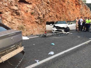 Antalya’da Zincirleme Trafik Kazası: 4 Yaralı