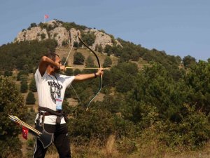 Geleneksel Okçuluk Tutkunları Gürsu Adrenalin Parkta Hedefe Kitlendi