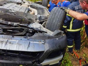 Takla Atan Otomobilden Yaralı Olarak Kurtuldu