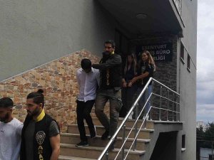 Esenyurt’ta Arkadaşını Bıçaklayarak Ölüme Terk Etti