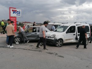 4 Aracın Karıştığı Zincirleme Kazada Şans Eseri Yaralanan Olmadı