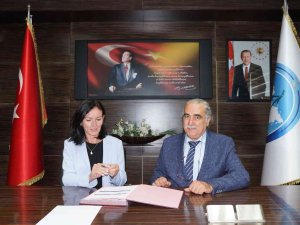 Gi̇btü- Zielona Gra Üniversitesi Arasında Protokol İmzalandı