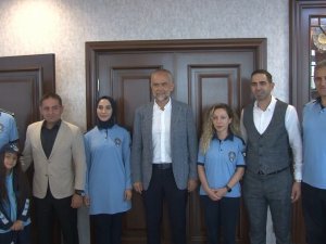 Çekmeköy’de Minik Zabıtalar Esnaf Ziyaretine Çıktı