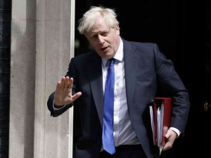 Eski İ̇ngiltere Başbakanı Johnson’dan, Yeni Başbakan Truss’a Tebrik Mesajı