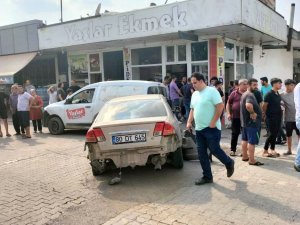 Karşı Şeride Geçip Otomobile Çarptı: 4 Yaralı