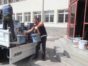 Gölbaşı Belediyesinden Okullara Boya Desteği