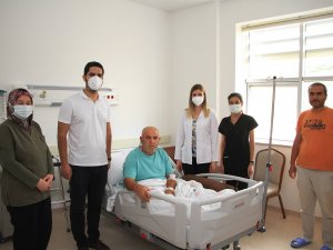 Kula Devlet Hastanesi’nde Pandemi Sonrası İlk Diz Protez Ameliyatı