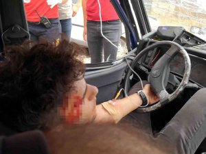 Aday Sürücü Park Halindeki 3 Araca Çarptı: 1 Ağır Yaralı