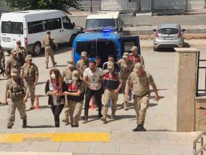 Gezginlerin Arabasından Eşya Çalan 4 Kişi Yakalandı