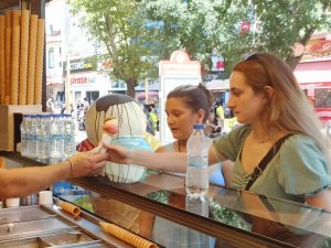 Sıcak Havalar Dondurmacıları Sevindirdi