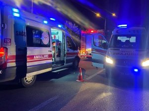 Tır İle Otomobil Çarpıştı: 1 Ölü, 2 Yaralı