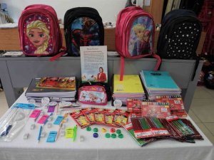 İ̇zmit Belediyesi Binlerce Öğrenciye Kırtasiye Seti Dağıtıyor