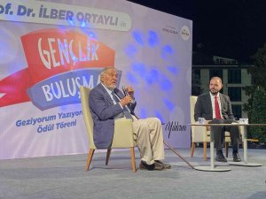 Ümraniye’de Gençler İ̇lber Ortaylı İle Buluştu