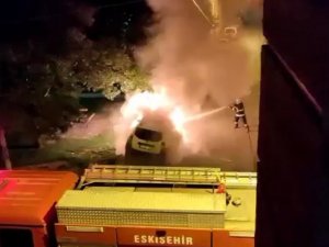 Park Halindeki Otomobil Alevlere Teslim Oldu