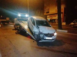 Alkollü Sürücü Otomobiliyle Park Halindeki Araca Çarptı