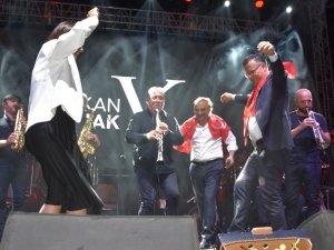 Alaşehir Üzüm Festivalinde Volkan Konak Sahne Aldı