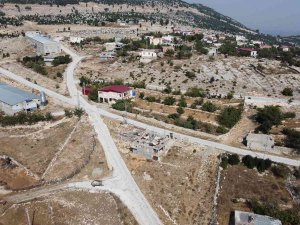 Tarsus’ta Kırsal Mahallelerin Yolları Yapılıyor