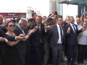 Ataşehir Belediyesi Çalışanları Yüzde 110’luk Zammı Başkanla Halay Çekerek Kutladı