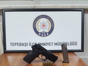 Aranması Olan 2 Şüpheli Silahla Birlikte Yakalandı