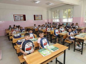 Çanta Ve Kırtasiye Malzemeleri 1’inci Sınıflarla Buluştu