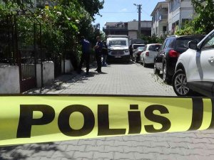 Yaşlı Kadın Kamyonetin Altında Can Verdi