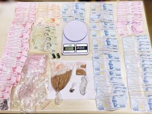 Motosikletli Polis Timi Uyuşturucuya Neşter Vurdu: 2 Tutuklama