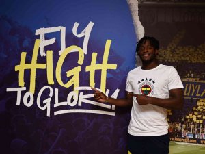 Batshuayi: “Sabırsızlıkla Sahada Takımım İçin Gol Atmayı Bekliyor Ve Birlikte Kupalar Kazanmak İstiyorum”