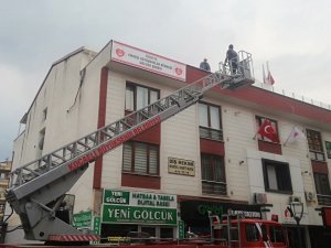 Terasta Mahsur Kalan 72 Yaşındaki Emekli Astsubayı İtfaiye Kurtardı